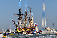 Le d�part du navire ��L HERMIONE�� de la ville de Rochefort